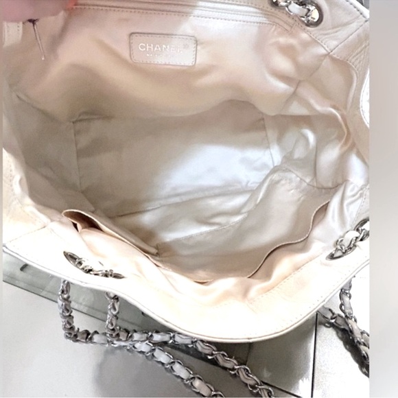 Chanel lambskin 2 way Tote/shoulder bag with insert & COA - Picture 4 of 10